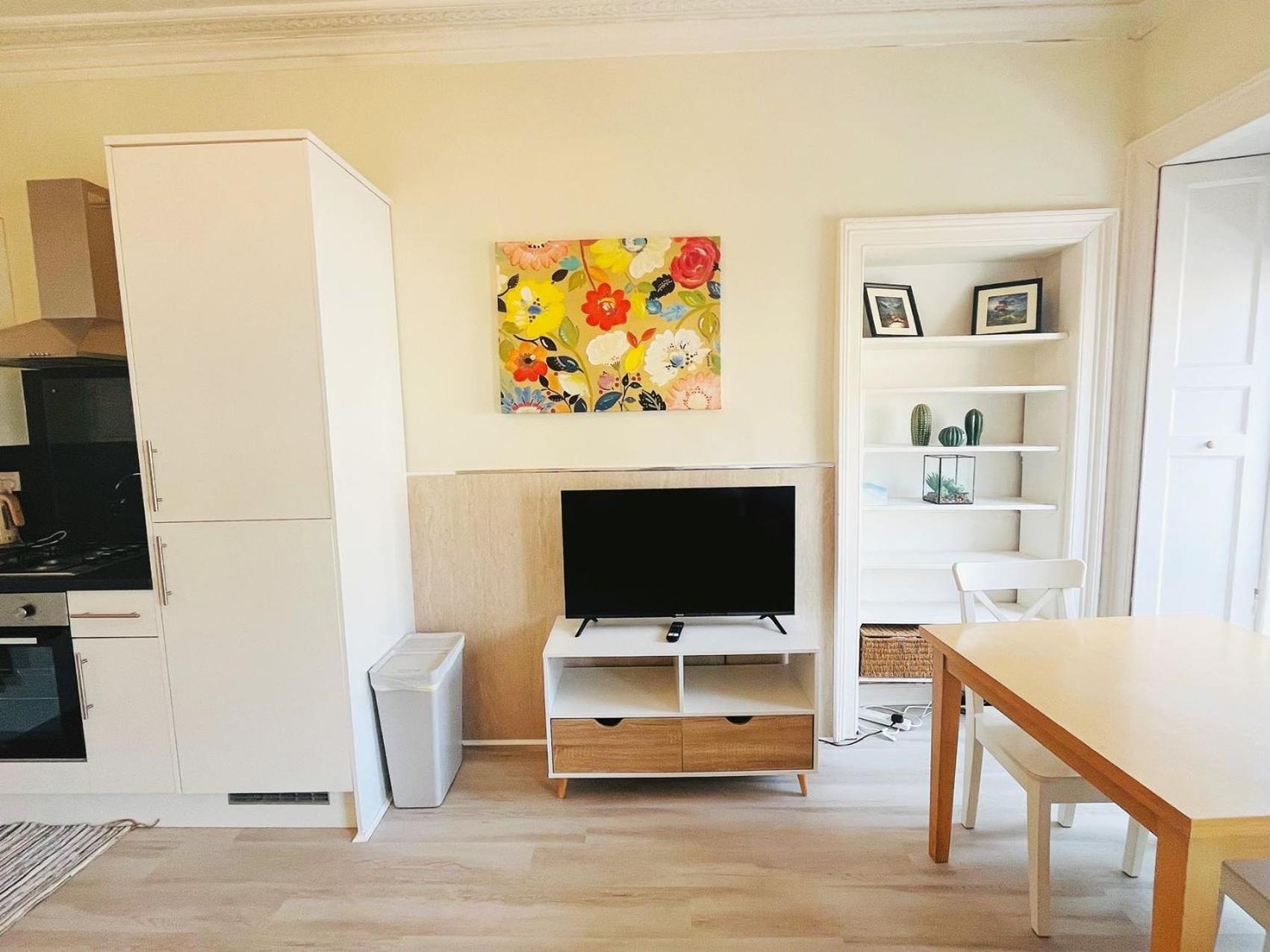 One Bedroom Behind Castle On The 3rd Floor Edinburgh